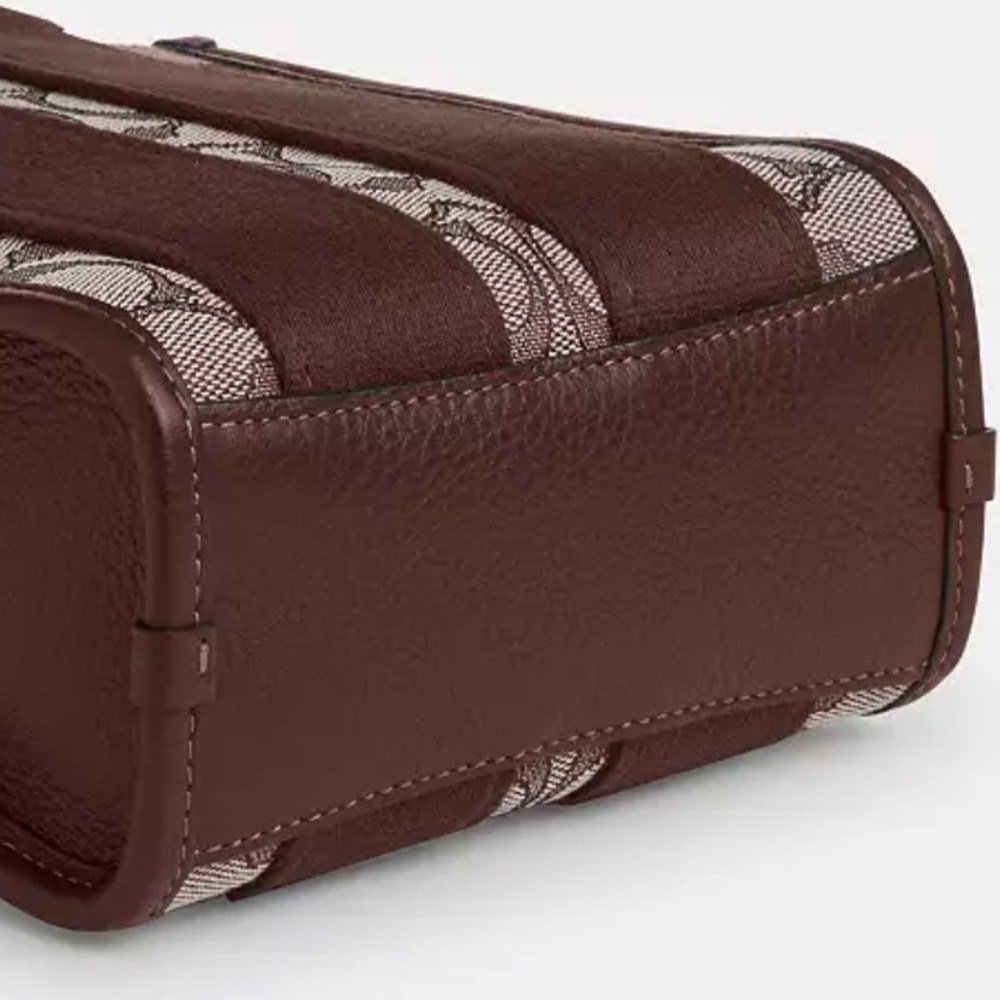 Coach  NWT - Picture 3 of 5
